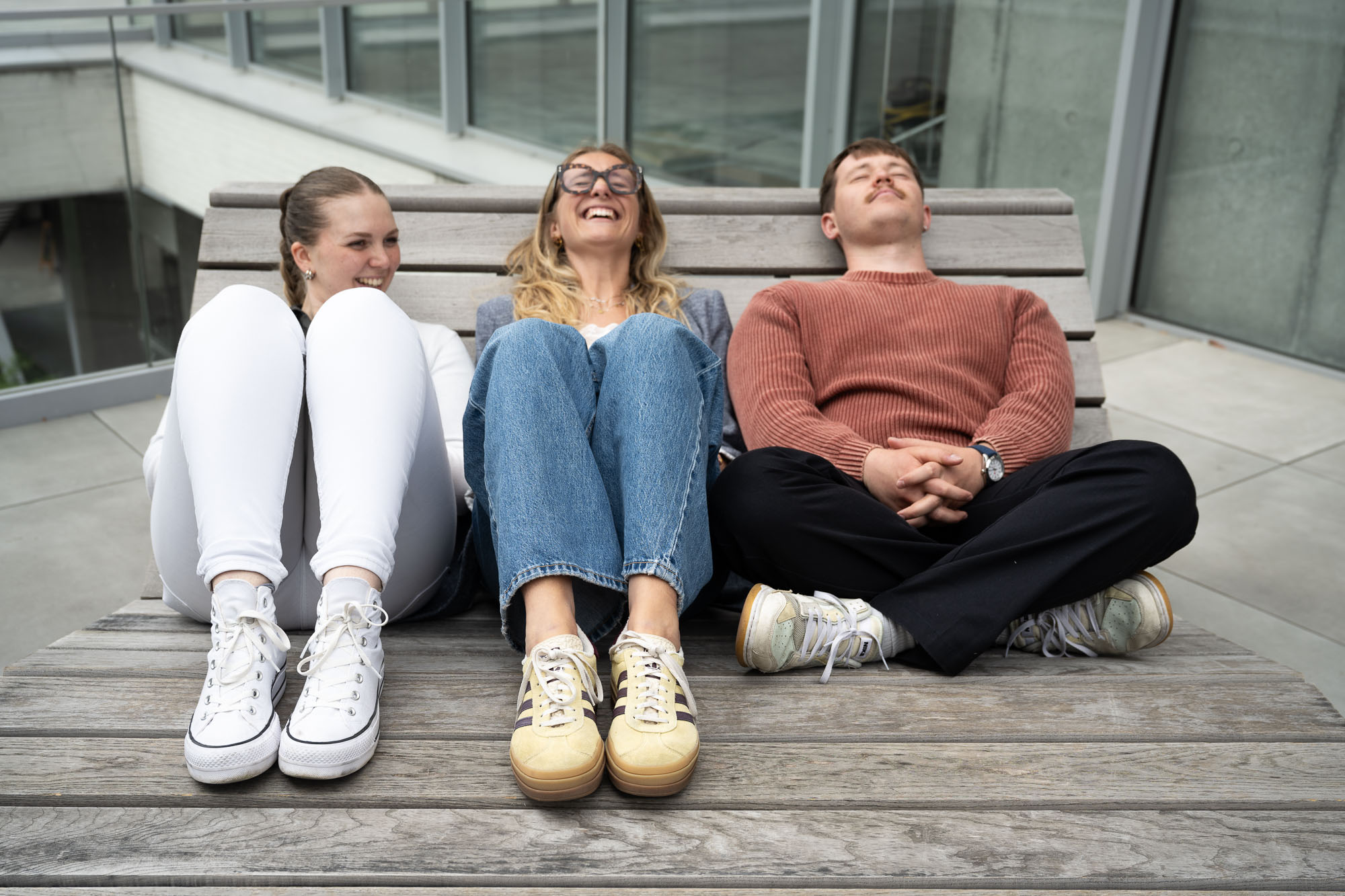 Moment de complicité entre apprenants à Rocket School